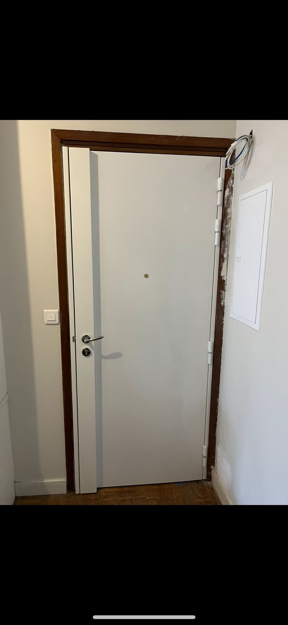 Porte blindée rouge laquée – Appartement Paris