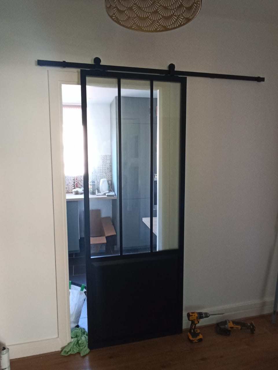 Porte coulissante verrière atelier – Paris